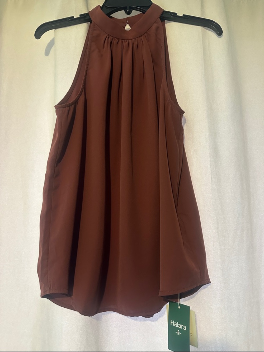 HALARA Sleeveless High-Neck Top in Rich Brown